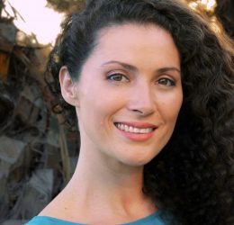 Cantante, Compositora. Educadora de Párvulos y mamá de 3 músicos.